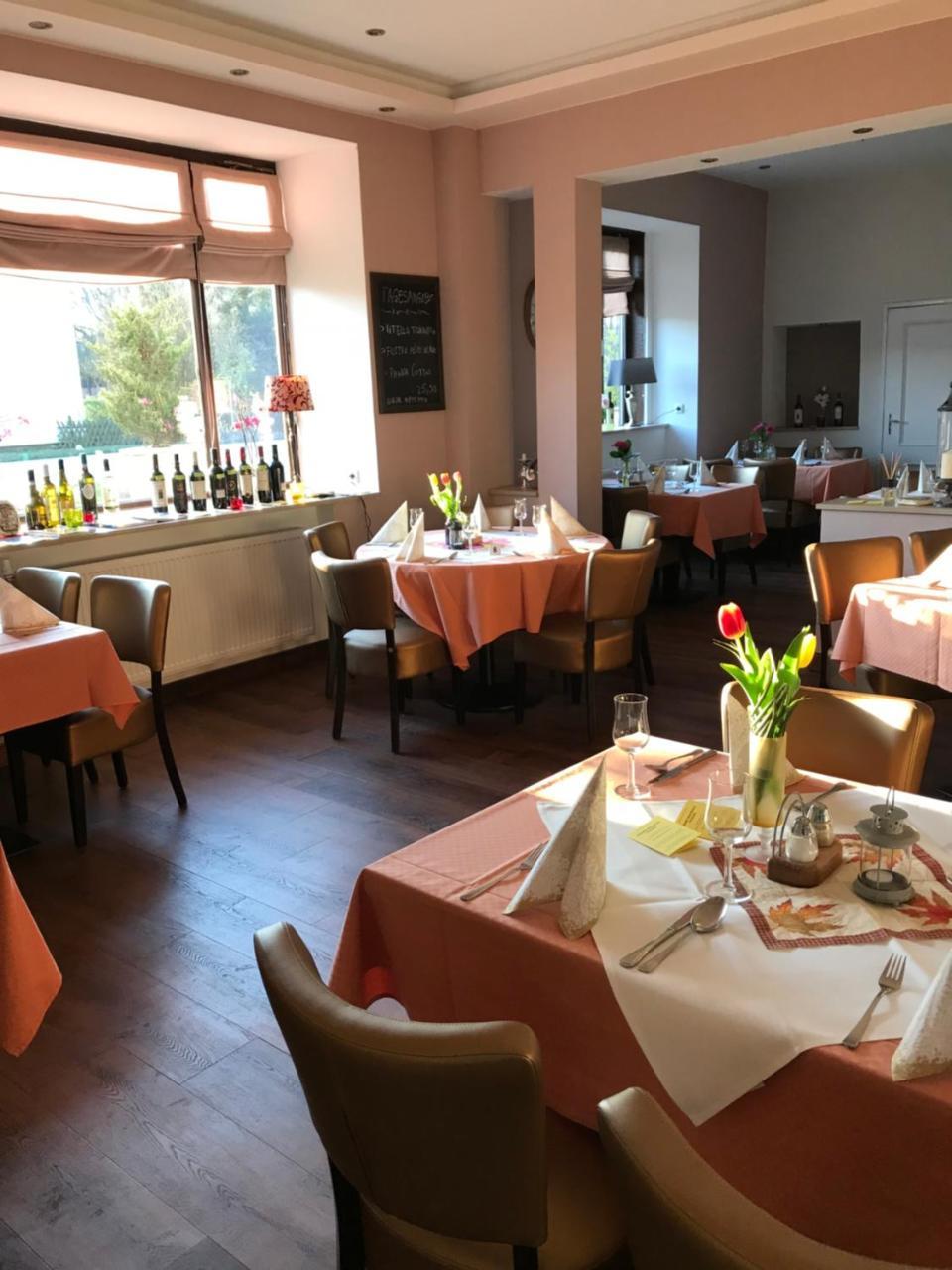 Teramo Restaurant Hotel Muehlenstein Bienenbuettel Exteriör bild